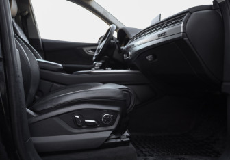 Подержанный автомобиль Audi Q7 2015 года (28 фото)