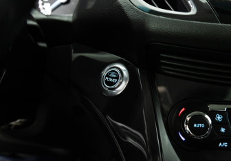 Подержанный автомобиль Ford Kuga 2013 года (17 фото)