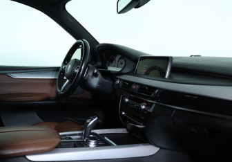Подержанный автомобиль BMW X5 2017 года (11 фото)