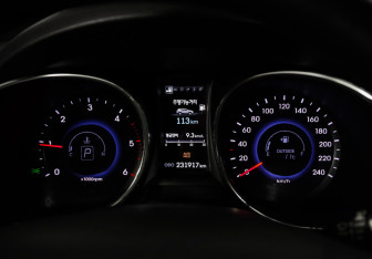 Подержанный автомобиль Hyundai Santa Fe 2012 года (12 фото)