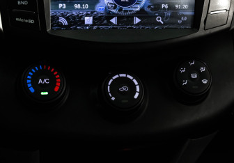 Подержанный автомобиль Lifan X60 2015 года (13 фото)