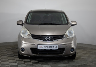 Подержанный автомобиль Nissan Note 2011 года (2 фото)