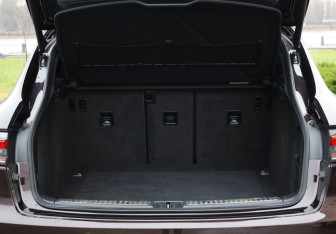 Подержанный автомобиль Porsche Macan 2019 года (32 фото)