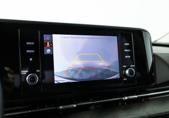 Подержанный автомобиль Kia Carnival 2021 года (17 фото)