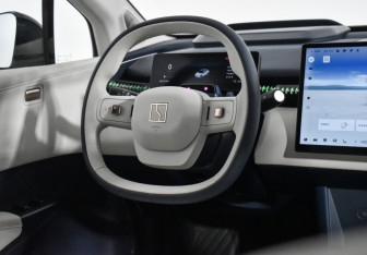 Подержанный автомобиль Zeekr X 2023 года (17 фото)