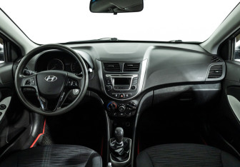 Подержанный автомобиль Hyundai Solaris Sedan 2014 года (13 фото)