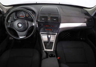 Подержанный автомобиль BMW X3 2010 года (9 фото)