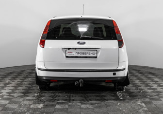Подержанный автомобиль Ford Focus Wagon 2007 года (6 фото)