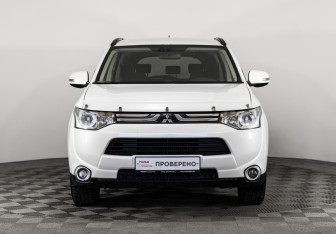 Подержанный автомобиль Mitsubishi Outlander 2012 года (2 фото)