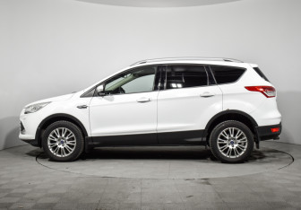 Подержанный автомобиль Ford Kuga 2015 года (8 фото)