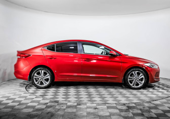 Подержанный автомобиль Hyundai Elantra Sedan 2016 года (4 фото)