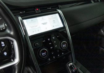 Подержанный автомобиль Land Rover Discovery Sport 2021 года (21 фото)