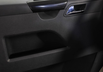 Подержанный автомобиль Volkswagen Caravelle 2013 года (19 фото)