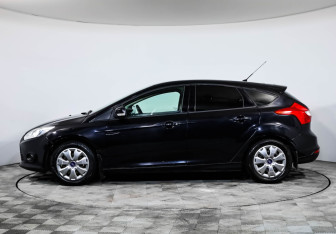 Подержанный автомобиль Ford Focus Hatchback 2012 года (8 фото)