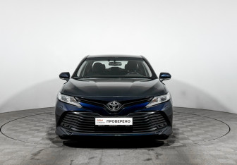 Подержанный автомобиль Toyota Camry Sedan 2019 года (2 фото)