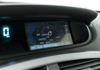 Подержанный автомобиль Renault Scenic 2008 года (14 фото)