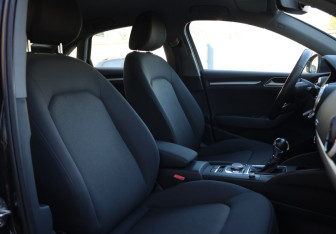 Подержанный автомобиль Audi A3 Sedan 2017 года (12 фото)