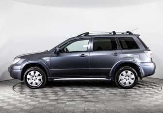 Подержанный автомобиль Mitsubishi Outlander 2007 года (8 фото)