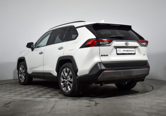 Подержанный автомобиль Toyota RAV4 2019 года (5 фото)