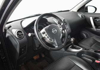 Подержанный автомобиль Nissan Qashqai 2012 года (9 фото)