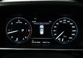 Подержанный автомобиль Land Rover Range Rover 2015 года (12 фото)