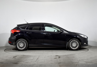 Подержанный автомобиль Ford Focus Hatchback 2017 года (4 фото)