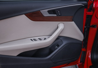 Подержанный автомобиль Audi A4 Sedan 2020 года (25 фото)