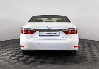 Подержанный автомобиль Lexus ES 2013 года (8 фото)