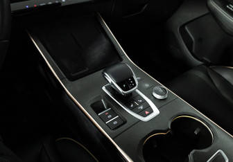 Подержанный автомобиль Omoda C5 2024 года (19 фото)