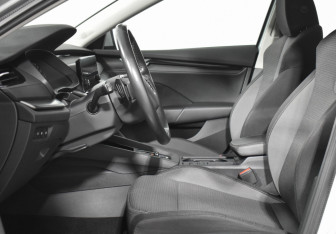 Подержанный автомобиль Skoda Octavia Liftback 2021 года (10 фото)