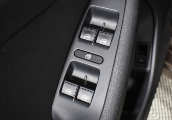 Подержанный автомобиль Volkswagen Jetta Sedan 2012 года (15 фото)