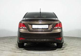 Подержанный автомобиль Hyundai Solaris Sedan 2015 года (6 фото)