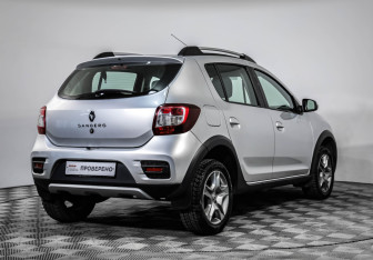 Подержанный автомобиль Renault Sandero 2020 года (5 фото)