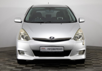 Подержанный автомобиль Toyota Wish Compactvan 2005 года (2 фото)