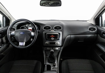 Подержанный автомобиль Ford Focus Hatchback 2011 года (10 фото)