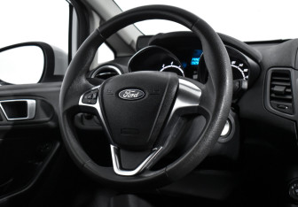 Подержанный автомобиль Ford Fiesta Hatchback 2017 года (14 фото)
