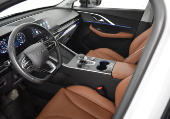 Подержанный автомобиль Omoda C5 2023 года (10 фото)