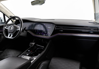 Подержанный автомобиль Volkswagen Touareg 2018 года (12 фото)