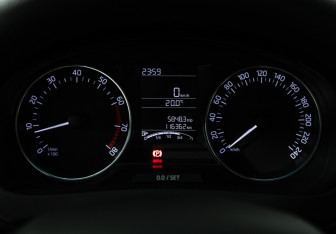Подержанный автомобиль Skoda Rapid Liftback 2017 года (12 фото)