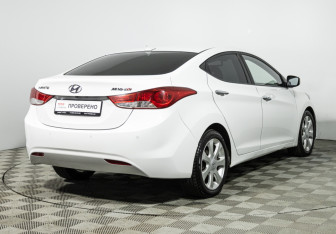 Подержанный автомобиль Hyundai Avante Sedan 2011 года (5 фото)