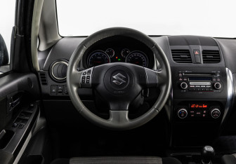 Подержанный автомобиль Suzuki SX4 Hatchback 2010 года (11 фото)