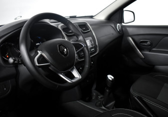 Подержанный автомобиль Renault Sandero 2021 года (9 фото)
