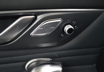 Подержанный автомобиль Changan CS95 2023 года (17 фото)