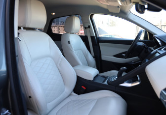 Подержанный автомобиль Jaguar E-Pace 2019 года (18 фото)