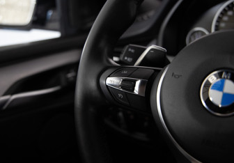 Подержанный автомобиль BMW X5 2017 года (18 фото)