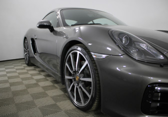 Подержанный автомобиль Porsche Cayman 2016 года (4 фото)