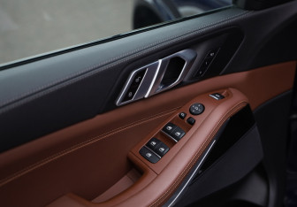 Подержанный автомобиль BMW X5 2021 года (26 фото)