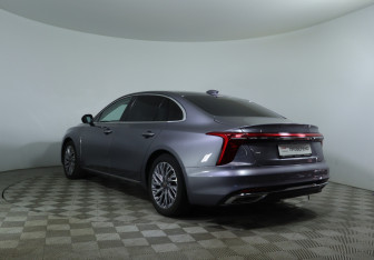 Подержанный автомобиль Hongqi H5 2024 года (5 фото)