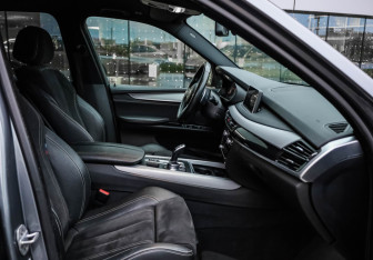 Подержанный автомобиль BMW X5 2018 года (26 фото)