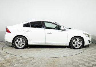 Подержанный автомобиль Volvo S60 2012 года (4 фото)